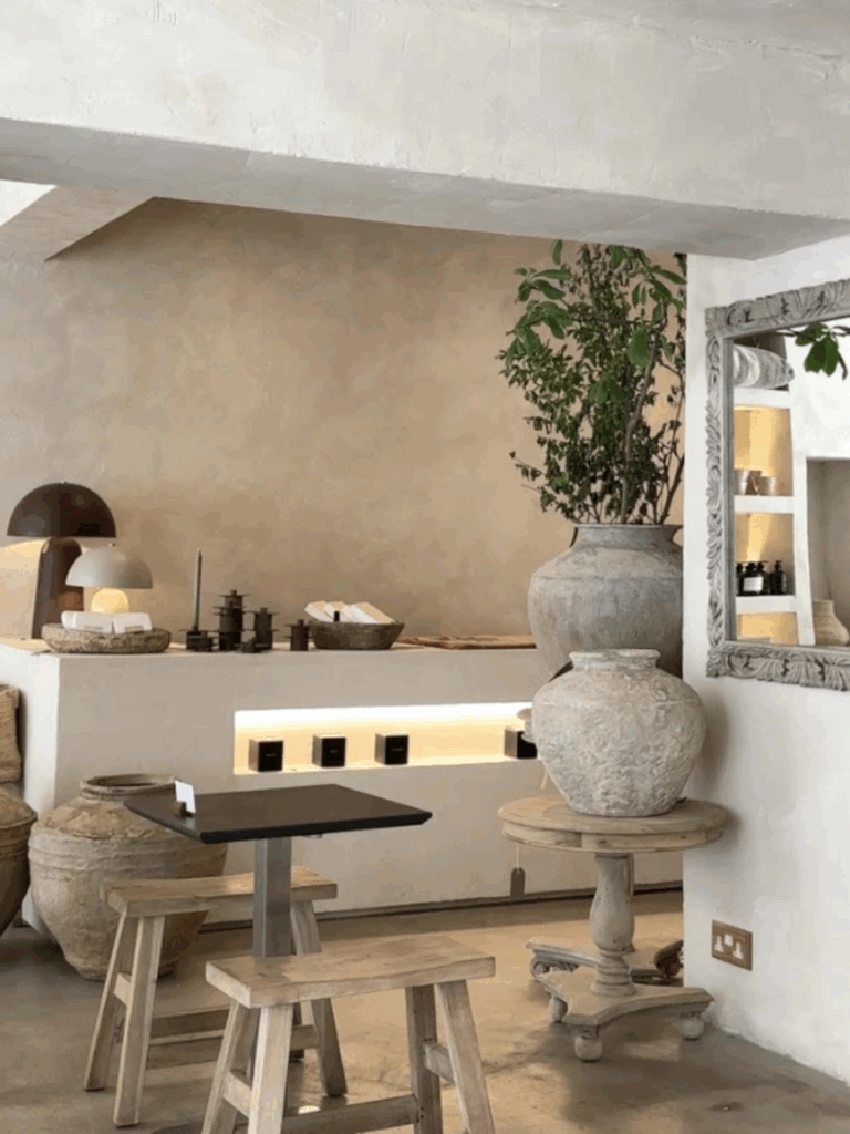 Restaurant moderne mur en imitation béton ciré