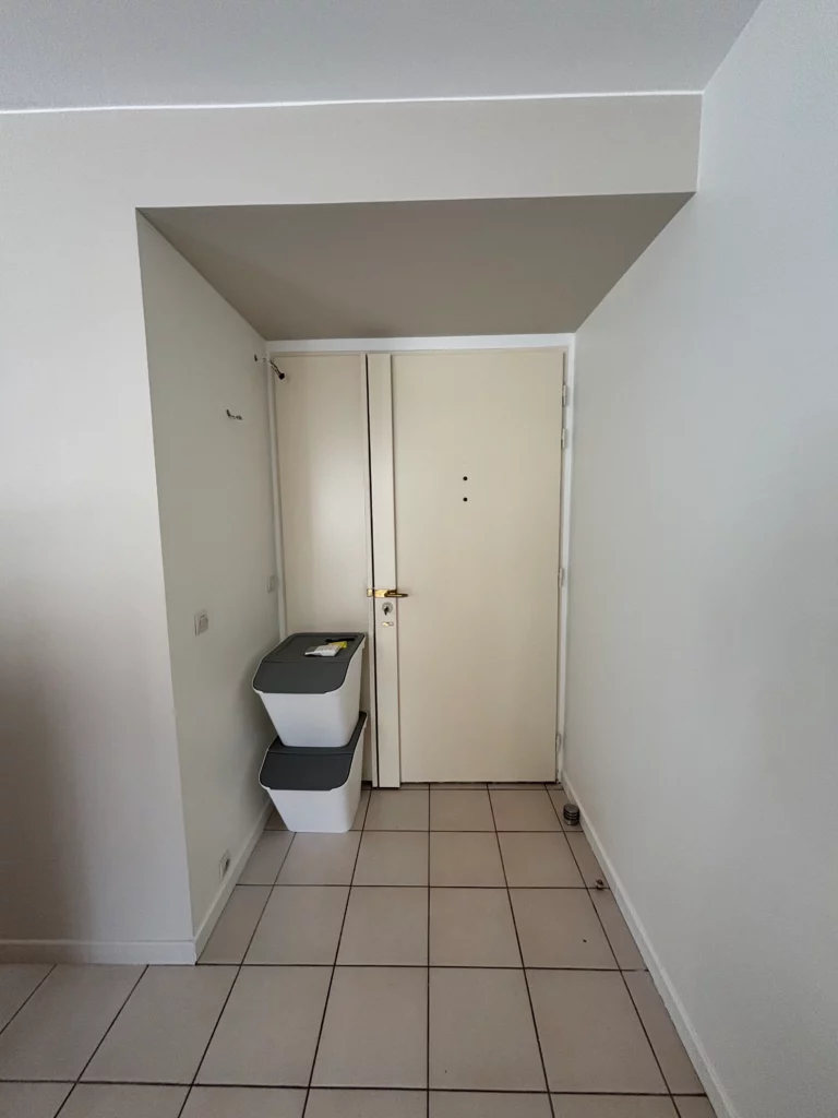 Cette rénovation avait pour objectif de moderniser l’espace de vie en apportant davantage de luminosité et d’harmonie.