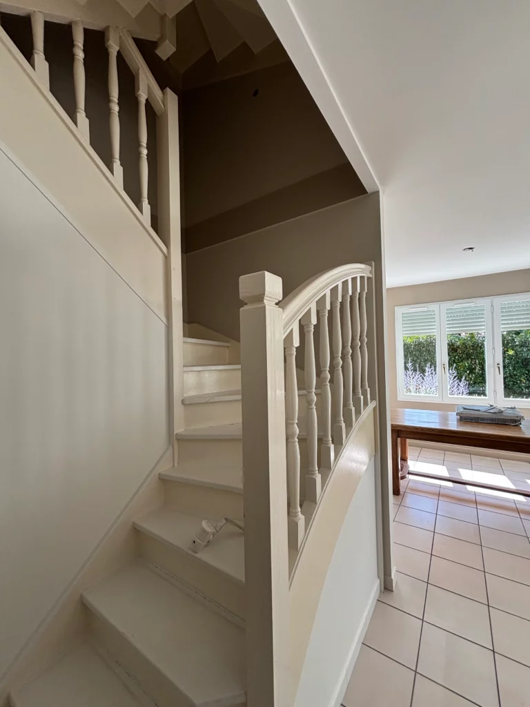 Cette rénovation avait pour objectif de moderniser l’espace de vie en apportant davantage de luminosité et d’harmonie.